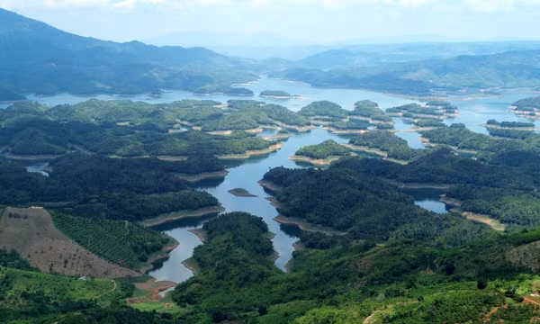 'Đánh thức' không gian du lịch mới từ đại ngàn đến biển xanh