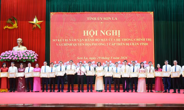 Tiếp tục nâng cao năng lực điều hành, hướng tới nền hành chính hiện đại
