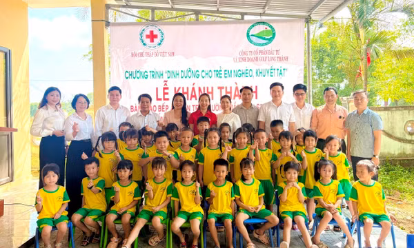 Ấm lòng bếp ăn bán trú đến với trẻ em vùng khó khăn