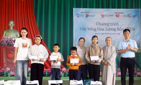 Hỗ trợ trẻ em khuyết tật có hoàn cảnh khó khăn dịp năm học mới