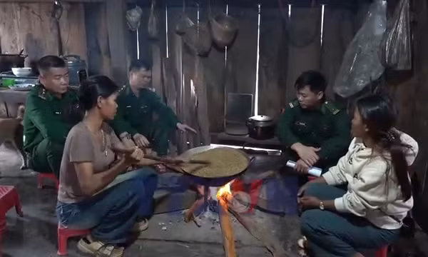 Đưa chủ trương của Đảng đến gần hơn với từng nếp nhà vùng cao