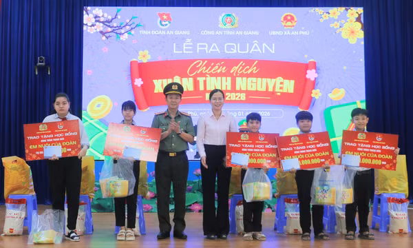 Mang Tết sớm đến với người nghèo vùng biên giới An Phú