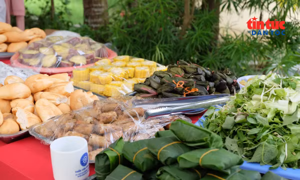 Đồng bào Khmer dâng y tắm mưa cầu siêu cho các anh hùng liệt sĩ