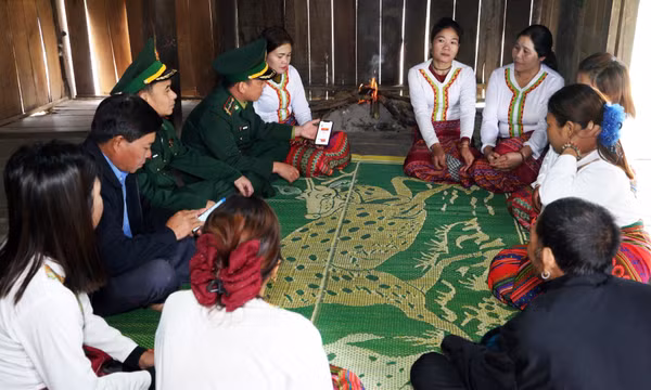 Phát huy vai trò người có uy tín trong tuyên truyền ở vùng đồng bào dân tộc