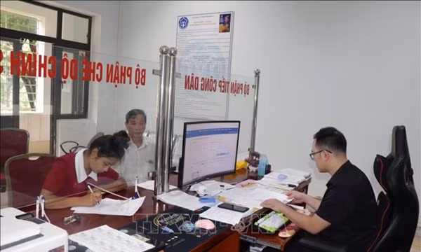Đảm bảo quyền lợi bảo hiểm y tế cho người dân xã an toàn khu, vùng dân tộc thiểu số