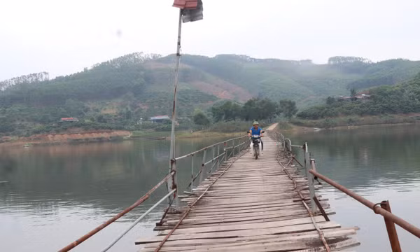 Nỗi lo mùa lũ và khát khao một cây cầu kiên cố