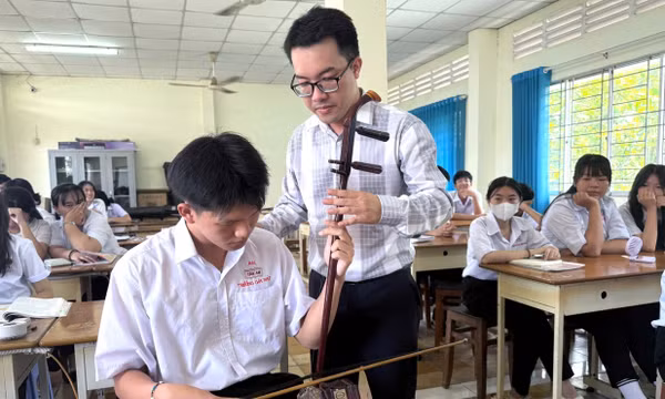 Để tiếng đàn, lời ca của dân tộc vọng mãi