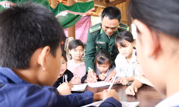 Điểm tựa biên cương xanh - Bài 3: Biên giới thắm tình hữu nghị
