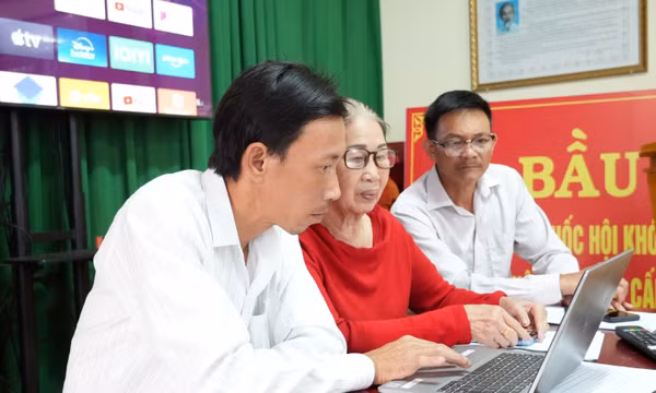 Đảng viên nòng cốt về cơ sở: Chi bộ mạnh lên nhờ hướng đi đúng