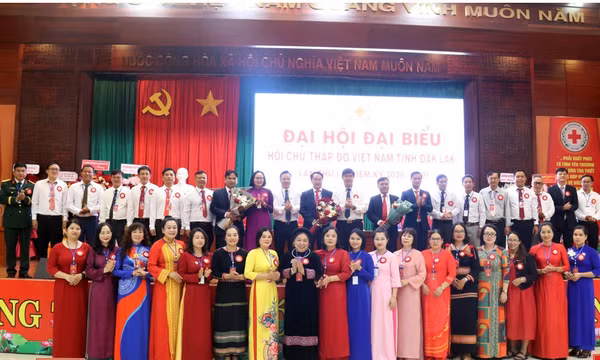 Chuyển từ cứu trợ sang hỗ trợ sinh kế bền vững