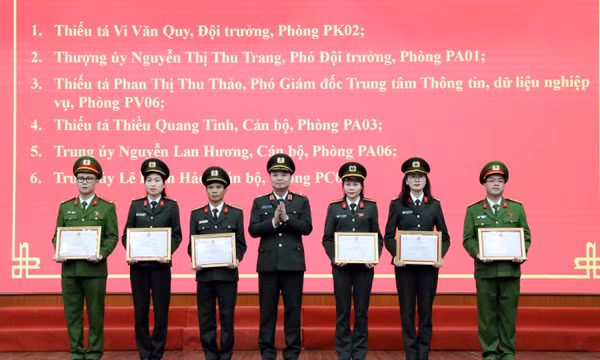 Nâng cao chất lượng phục vụ nhân dân từ phong trào 'Nụ cười chiến sĩ'