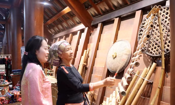 Văn hóa đại ngàn 'níu chân' du khách