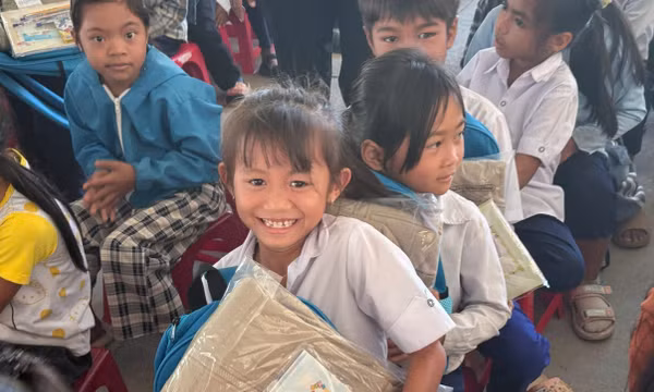 Trao gửi yêu thương đến học sinh và người dân vùng lũ Gia Lai