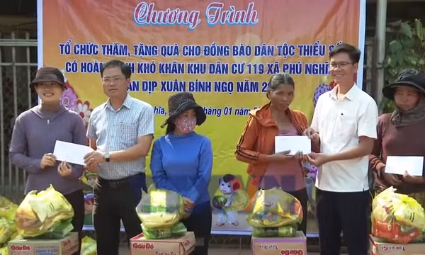 Sắc Xuân trên vùng đất đồng bào thiểu số nghèo Tiểu khu 119
