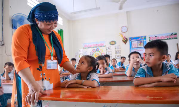 'Giữ lửa' tri thức cho học sinh dân tộc Chăm vùng biên giới Tây Nam