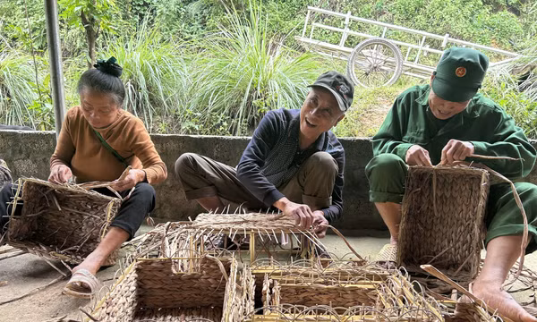 Mở lối thoát nghèo cho người dân Yên Na