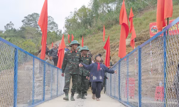 Khánh thành đường Quân - Dân vào 5 thôn bị cô lập ở Quảng Ngãi