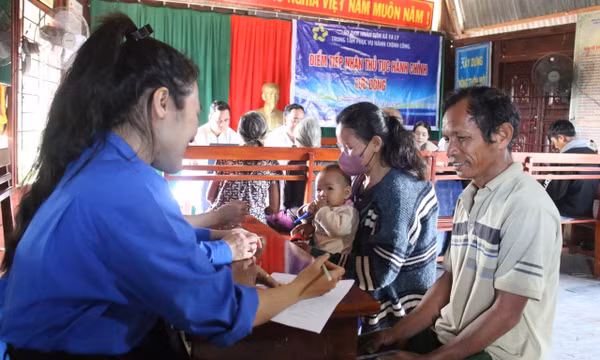Tiếp nhận thủ tục hành chính lưu động - 'điểm sáng' trong giải quyết hành chính công