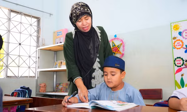 Tây Ninh: Lớp học tiếng Việt giúp trẻ em dân tộc tự tin vào lớp Một