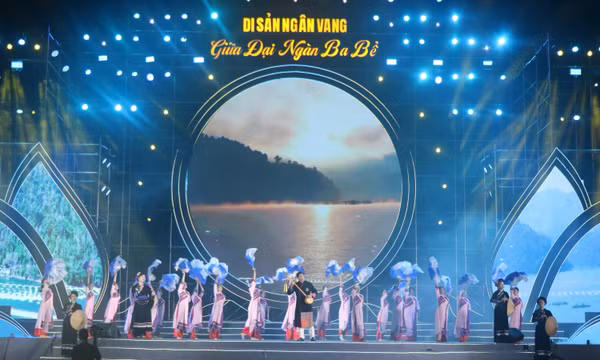 Đêm nghệ thuật 'Di sản ngân vang giữa đại ngàn Ba Bể'