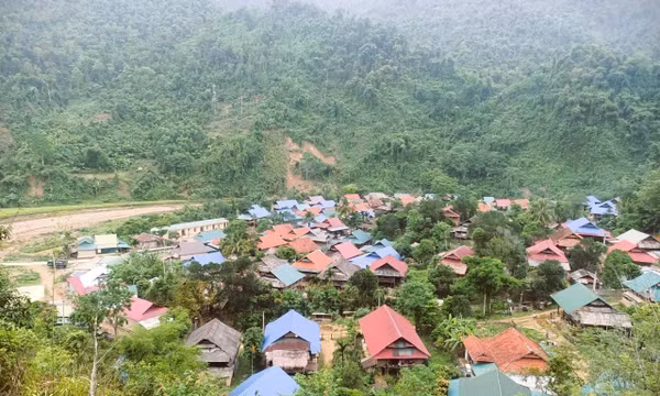 Đồng bào Thái “hồi sinh” sau lũ dữ giữa đại ngàn Pù Huống
