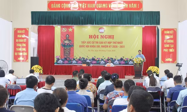 Cử tri kiến nghị tăng biên chế cho các phòng, ban chuyên môn cấp xã