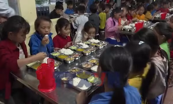 Chính sách mới thắp sáng những mái trường vùng cao