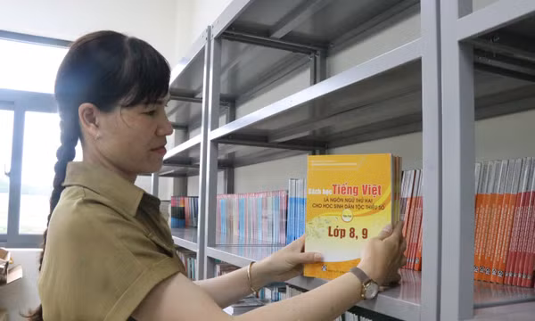 Học sinh có thể sử dụng sách điện tử để học tập trong khi chờ sách bản giấy