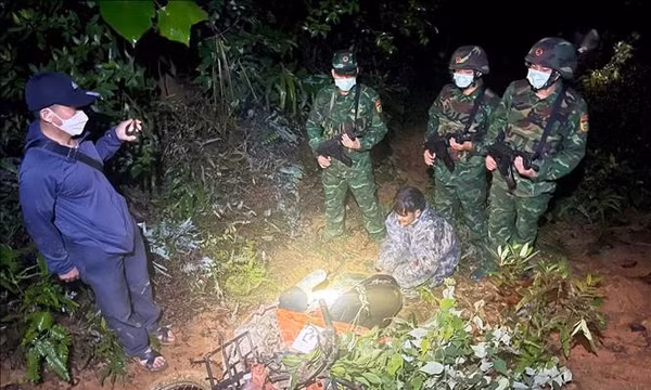 Ngăn chặn vụ vận chuyển trái phép khối lượng lớn vật liệu nổ qua biên giới