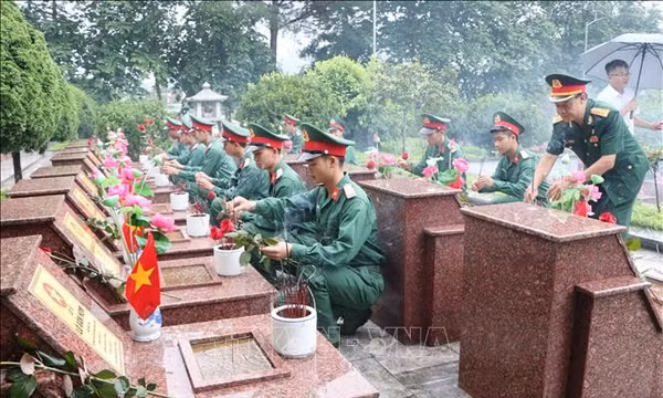 Tưởng nhớ những người con đã hy sinh vì Tổ quốc bằng việc làm thiết thực