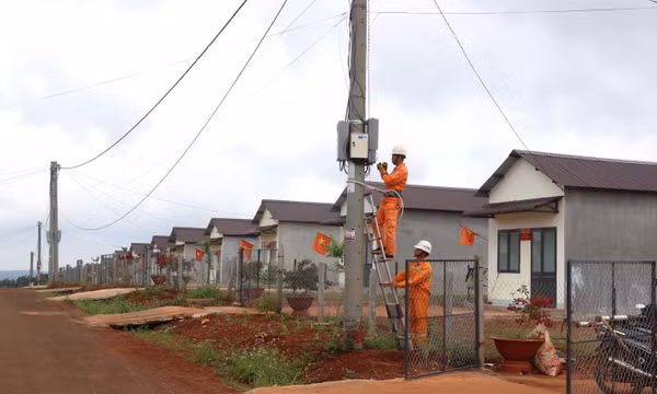 Dòng điện thắp sáng vùng biên - Bài 1: Sức bật cho phát triển kinh tế