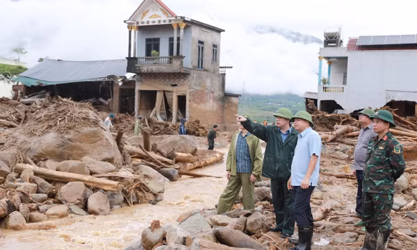 Thứ trưởng Bộ Nông nghiệp và Môi trường Nguyễn Hoàng Hiệp chỉ đạo khắc phục hậu quả lũ quét tại Mường Than