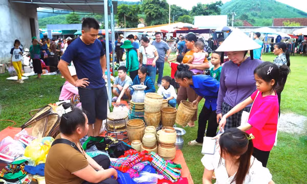 Trải nghiệm sắc màu văn hóa chợ phiên vùng cao xứ Nghệ