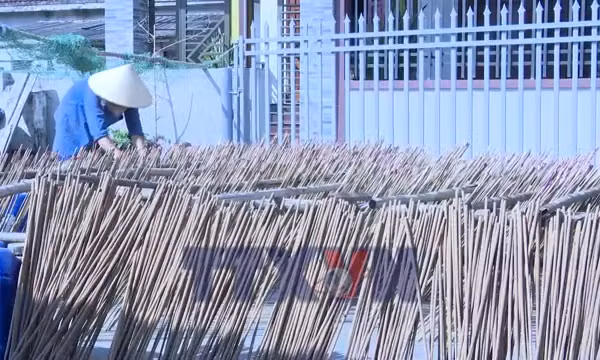 Nhộn nhịp làng hương trầm ngày cuối năm