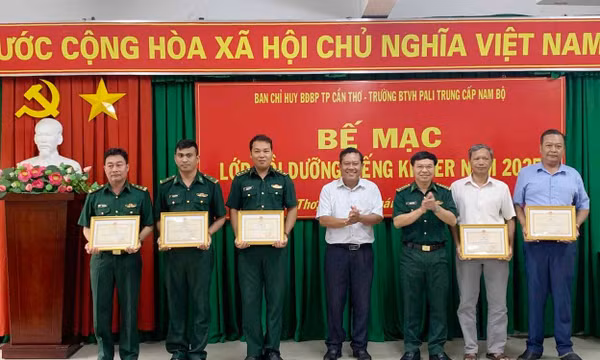 Bế giảng lớp bồi dưỡng tiếng Khmer năm 2025 cho Bộ đội Biên phòng