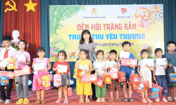 Trung thu yêu thương đến với thiếu nhi khắp mọi miền