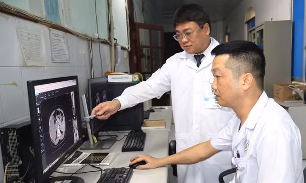 Người thầy thuốc bền bỉ cống hiến nơi địa đầu Tổ quốc