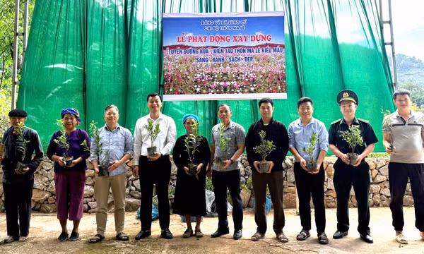 Sức dân làm đổi thay bản làng nơi cực Bắc Tổ quốc