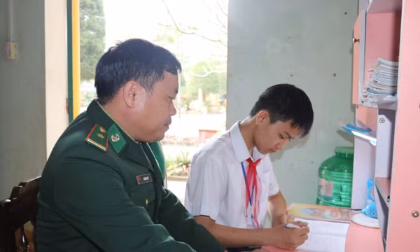 Điểm tựa biên cương xanh - Bài 2: Nâng bước học trò nghèo chinh phục tri thức