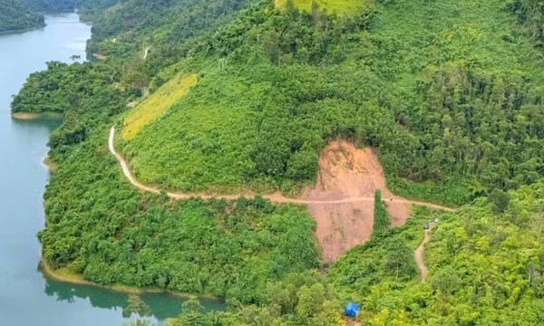 Chống sạt lở, đảm bảo an toàn cho người dân xã biên giới Tây Giang