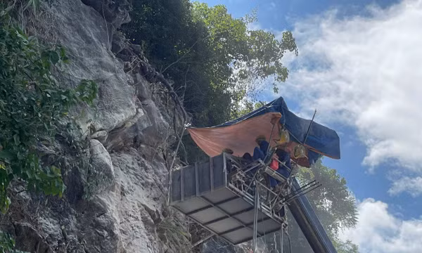 Phú Thọ: Khẩn trương xử lý tình trạng đá rơi trên đèo Thung Khe