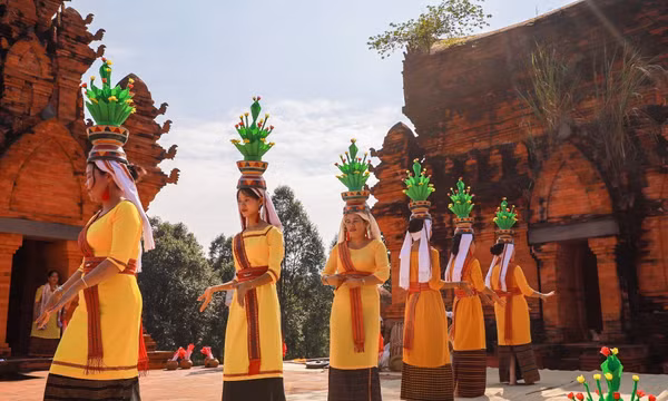 Sắc màu văn hoá của đồng bào Chăm