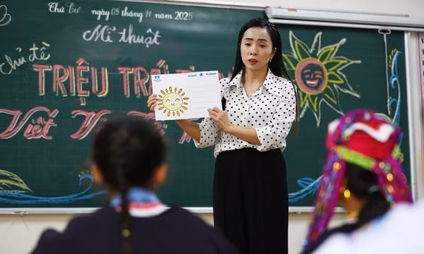 Đinh Lệ Thu, cô giáo trẻ mang ánh sáng tri thức tới vùng đất khó