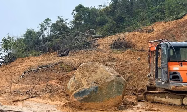Sạt lở núi ở xã biên giới Đà Nẵng, 3 người mất liên lạc