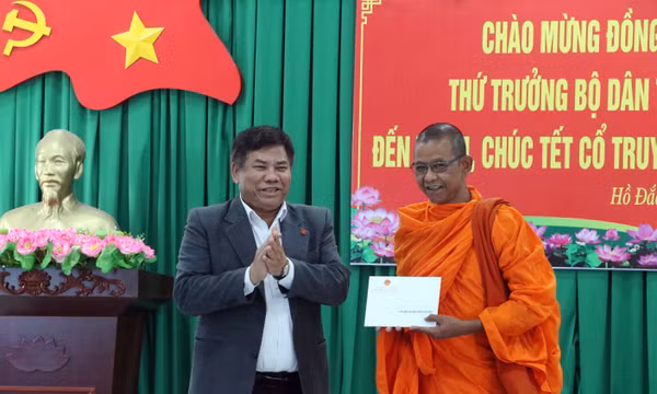 Đoàn công tác của Bộ Dân tộc và Tôn Giáo chúc mừng Tết Chôl Chnăm Thmây tại Cần Thơ ​