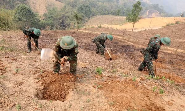 Phát huy tinh thần Điện Biên Phủ: Sát cánh cùng dân bản mở đất thoát nghèo