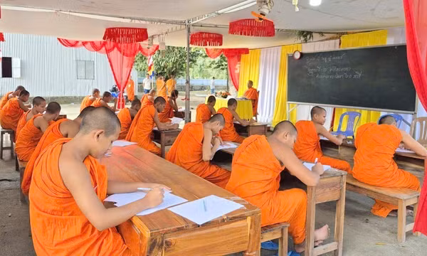 Gìn giữ 'hồn cốt' của đồng bào Khmer qua những lớp học dưới mái chùa cổ kính