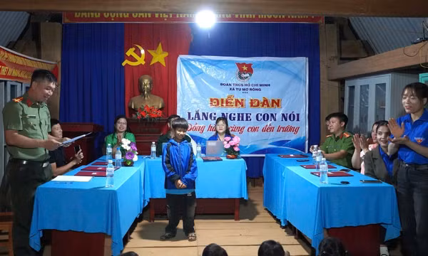 Đổi mới cách tiếp cận, tiếp sức cho học sinh Xơ Đăng đến trường