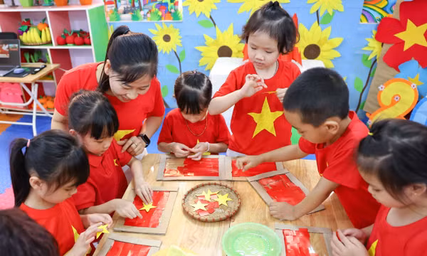 Gieo mầm tình yêu Tổ quốc cho thế hệ măng non