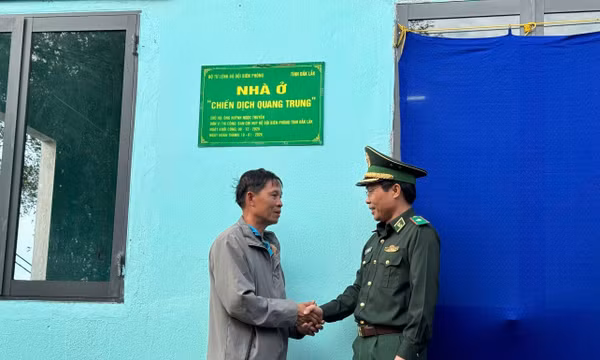 Đắk Lắk: Bàn giao hàng trăm nhà trong 'Chiến dịch Quang Trung'